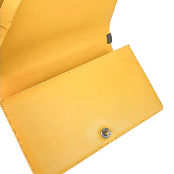 Chanel   Quilted New Medium Boy Flap Bag in yellow - Picture 14 of 16